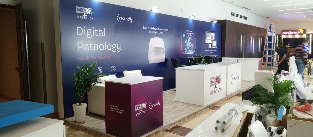 Mur de stand imprimé en installation