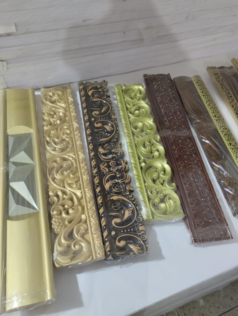 Baguettes et corniches décoratives de differents modèles