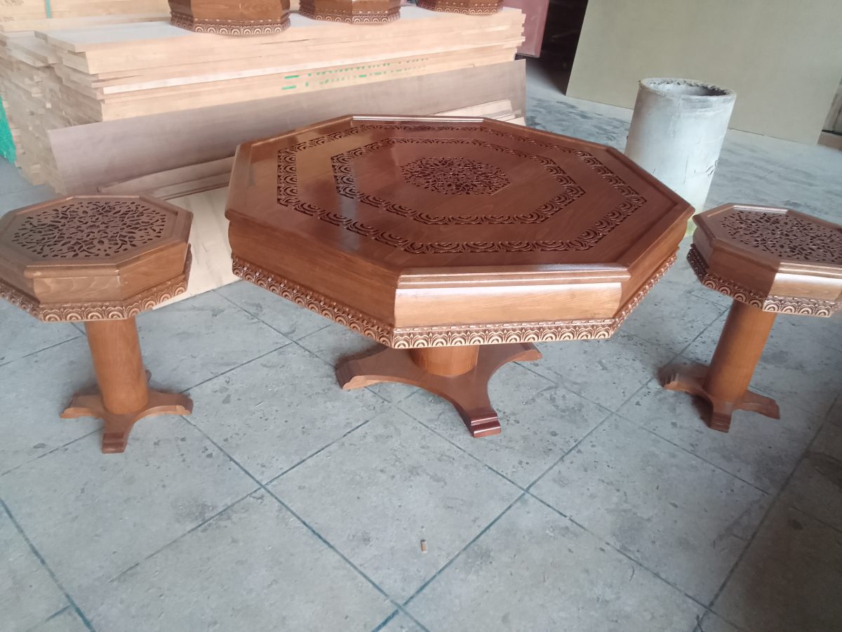 Tables octogonales bois à motifs marocains