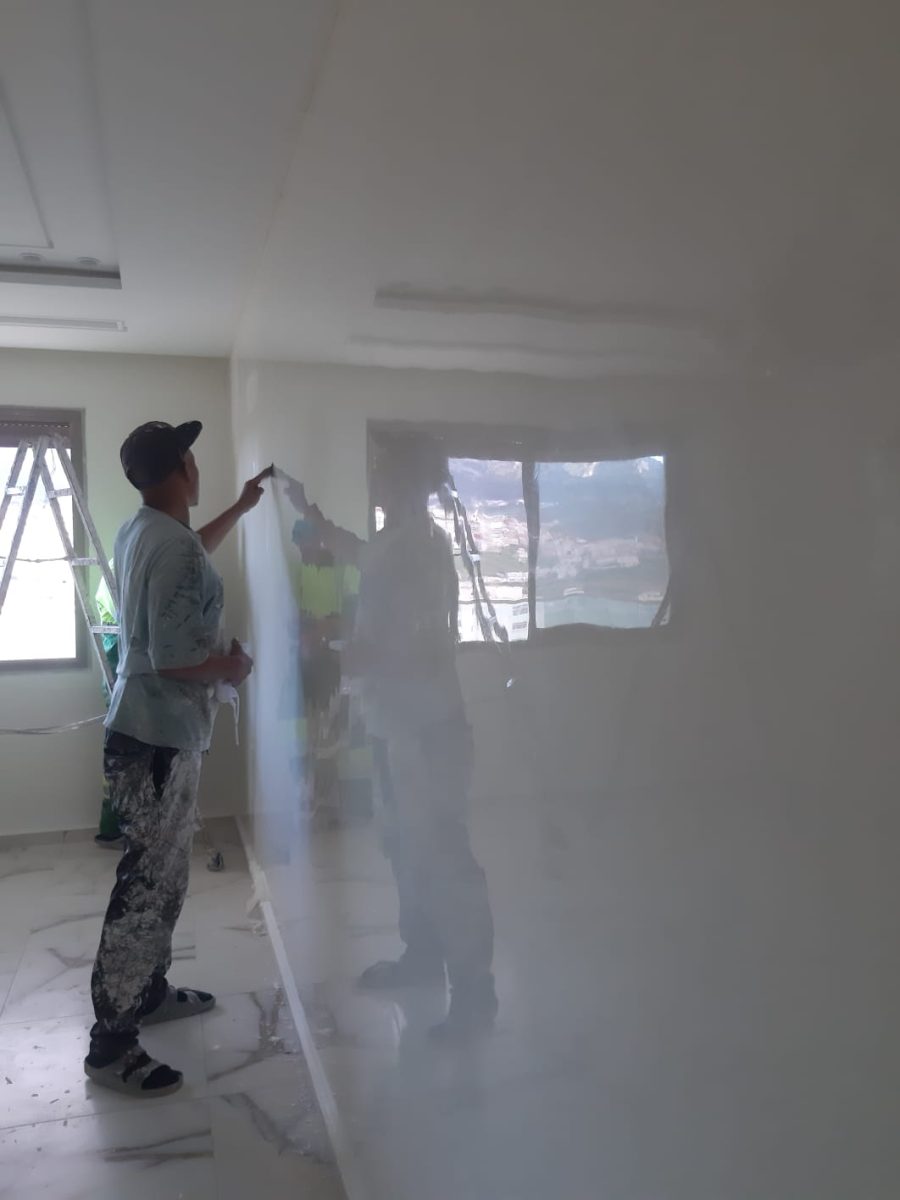 Application de peinture murale
