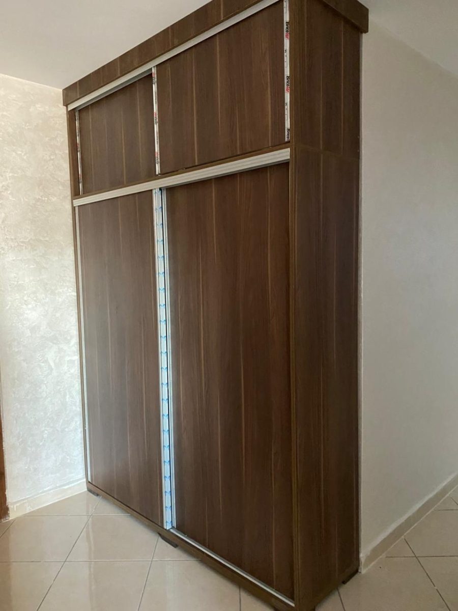 Placard coulissant en bois noyer