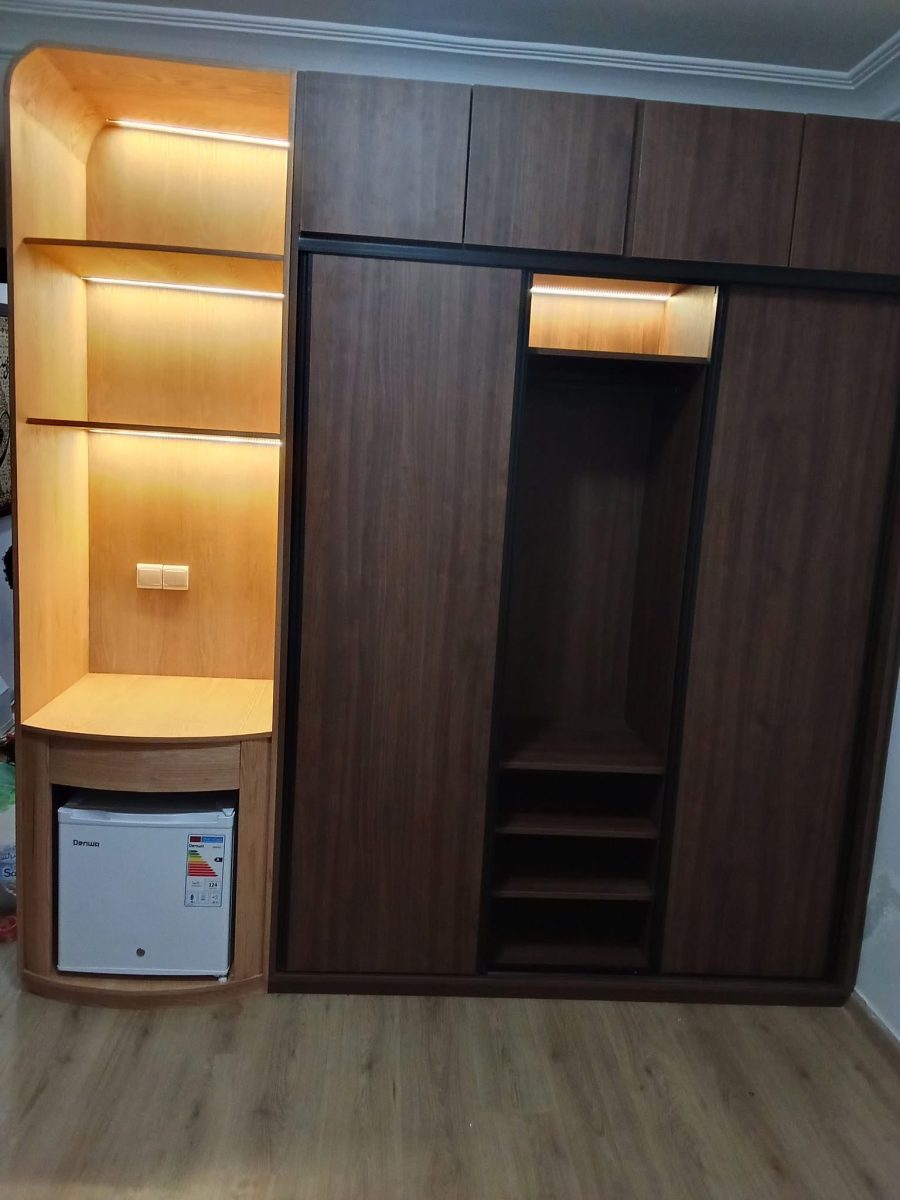Dressing en bois noyer rétro-éclairé