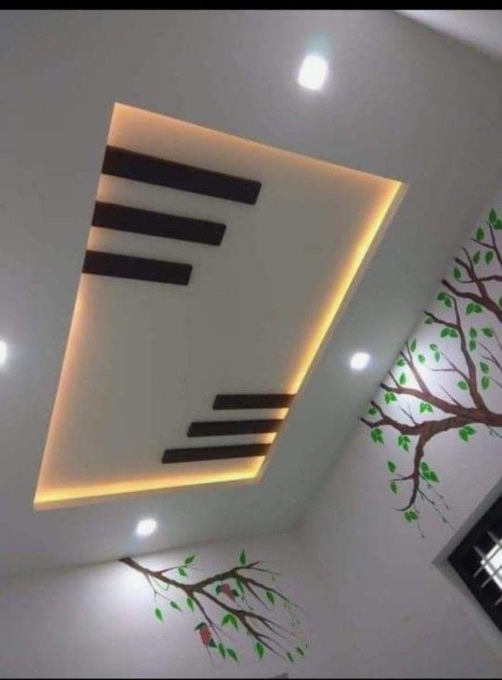 Faux plafond blanc à baguettes et LED