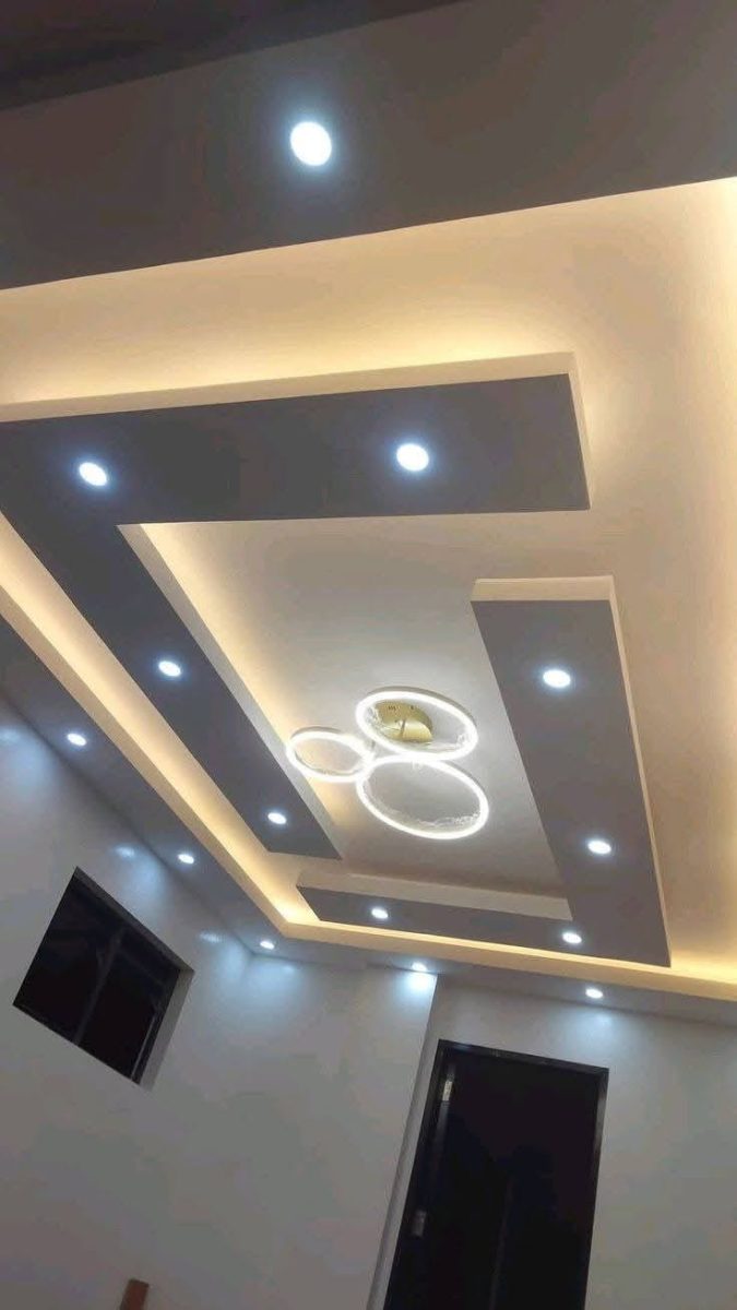 Faux plafond multi-niveaux à LED