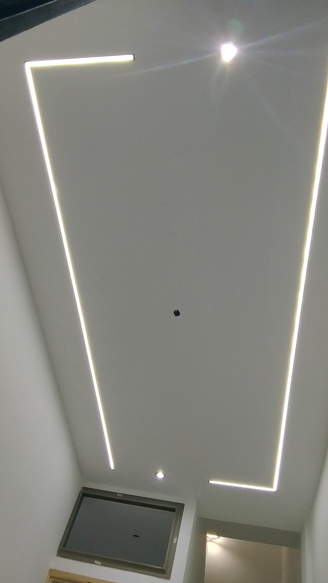 Faux plafond BA13 à lignes LED