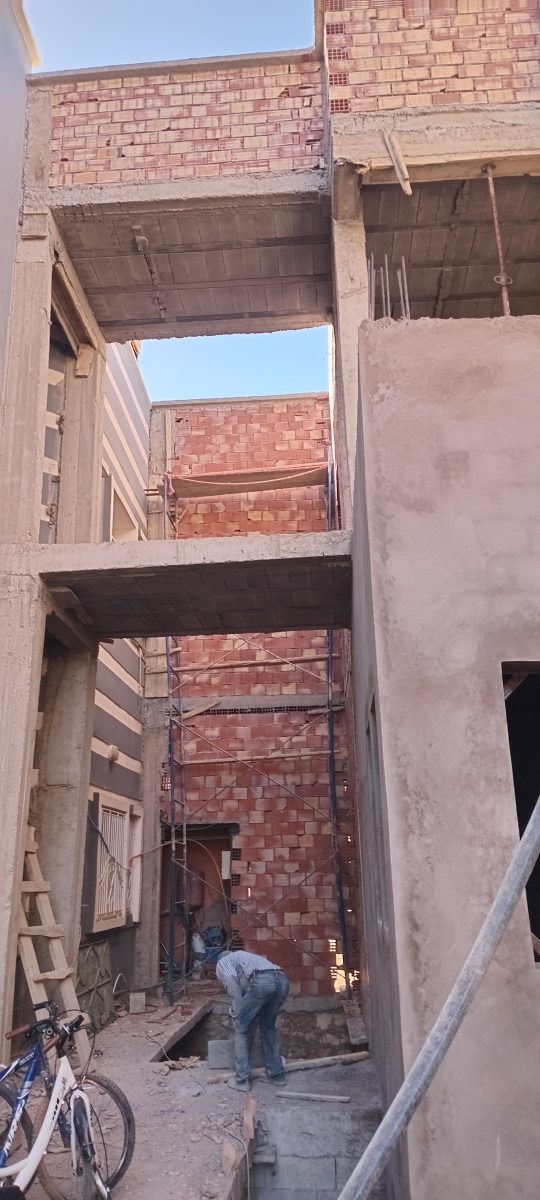 Chantier de construction à plusieurs niveaux