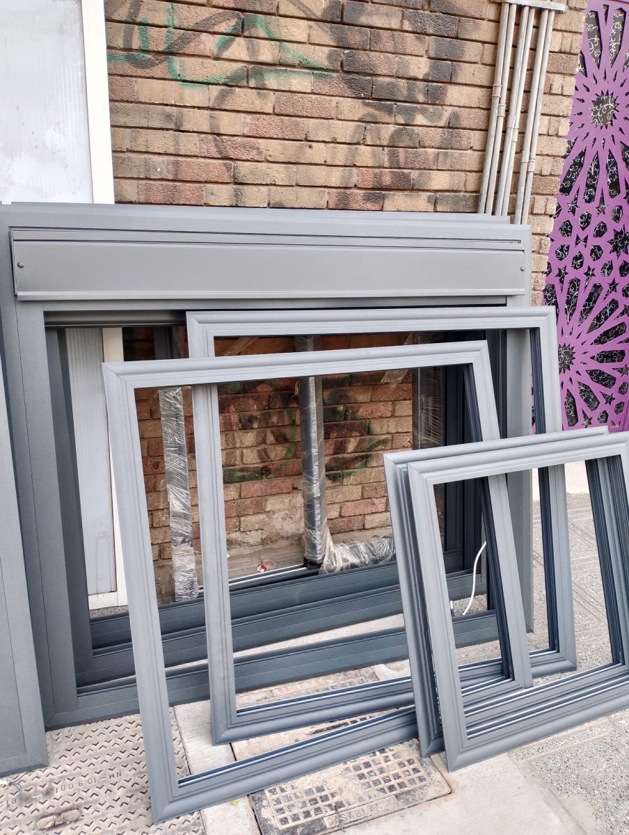 Cadres de fenêtres en aluminium gris anthracite