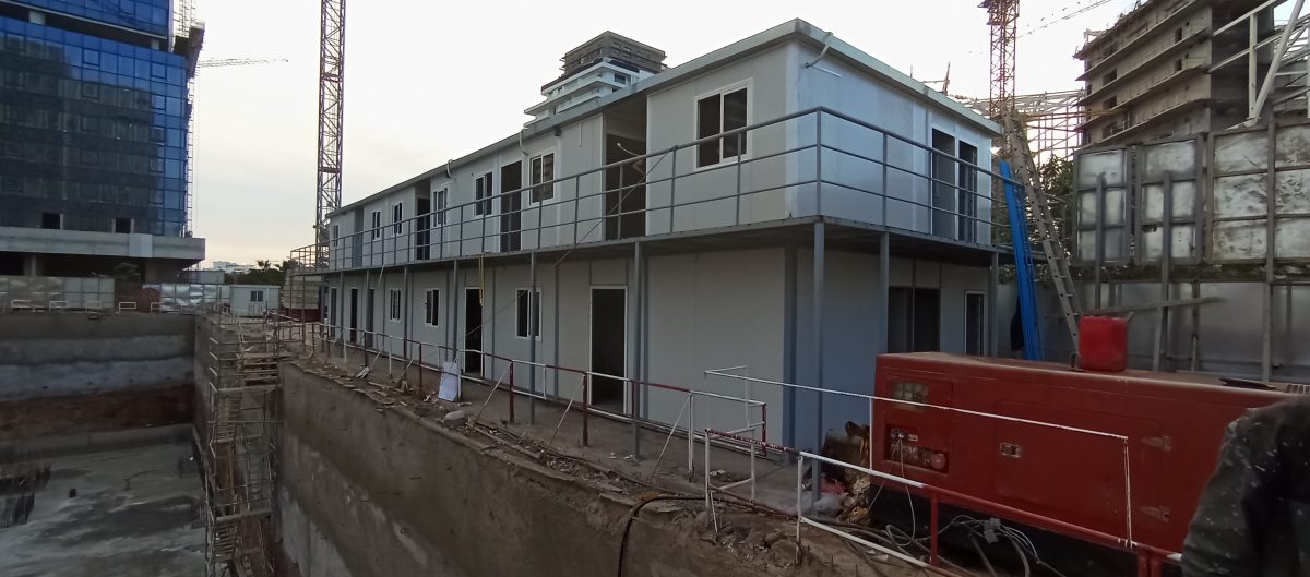 Bâtiment modulaire à deux niveaux