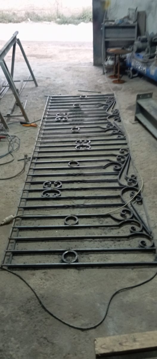 Garde-corps en fer forgé en atelier