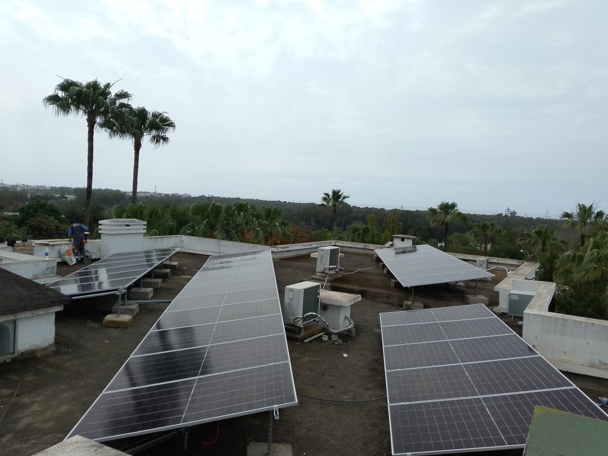 Panneaux solaires sur toiture-terrasse