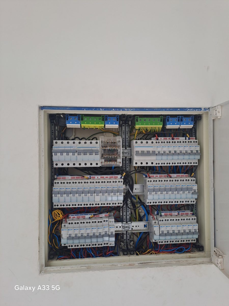 Tableau électrique complet et câblé a Sale