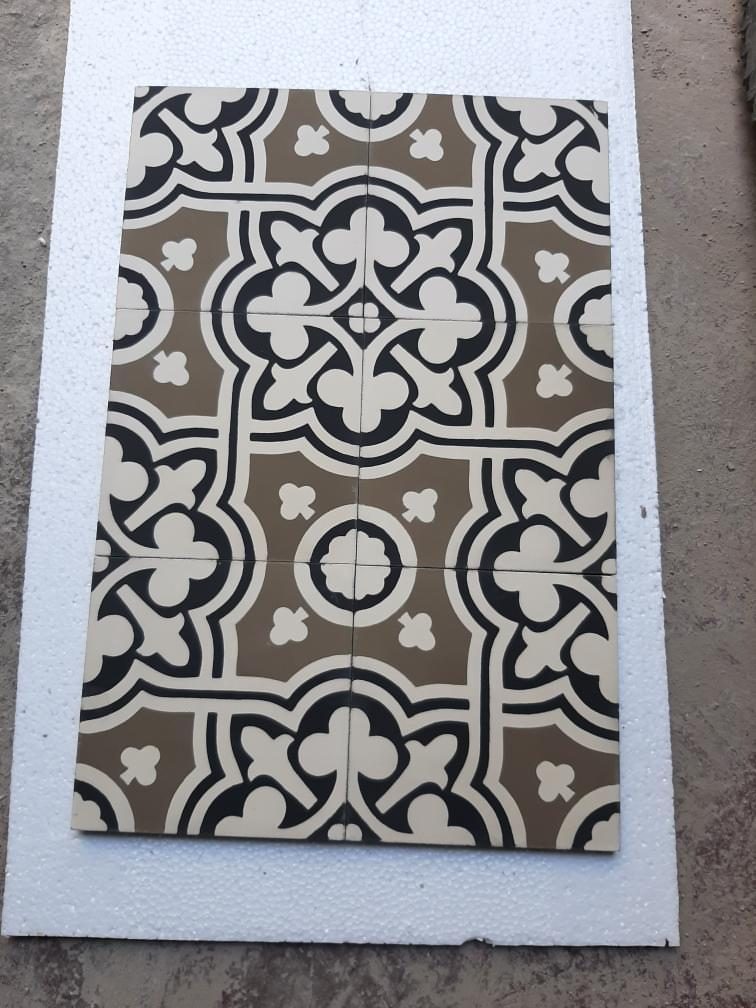 Carreaux de ciment à rosace florale a Meknes