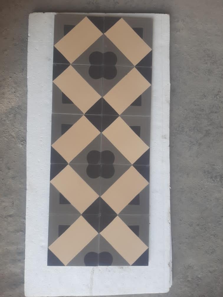 Carreaux de ciment à motif de losanges a Meknes