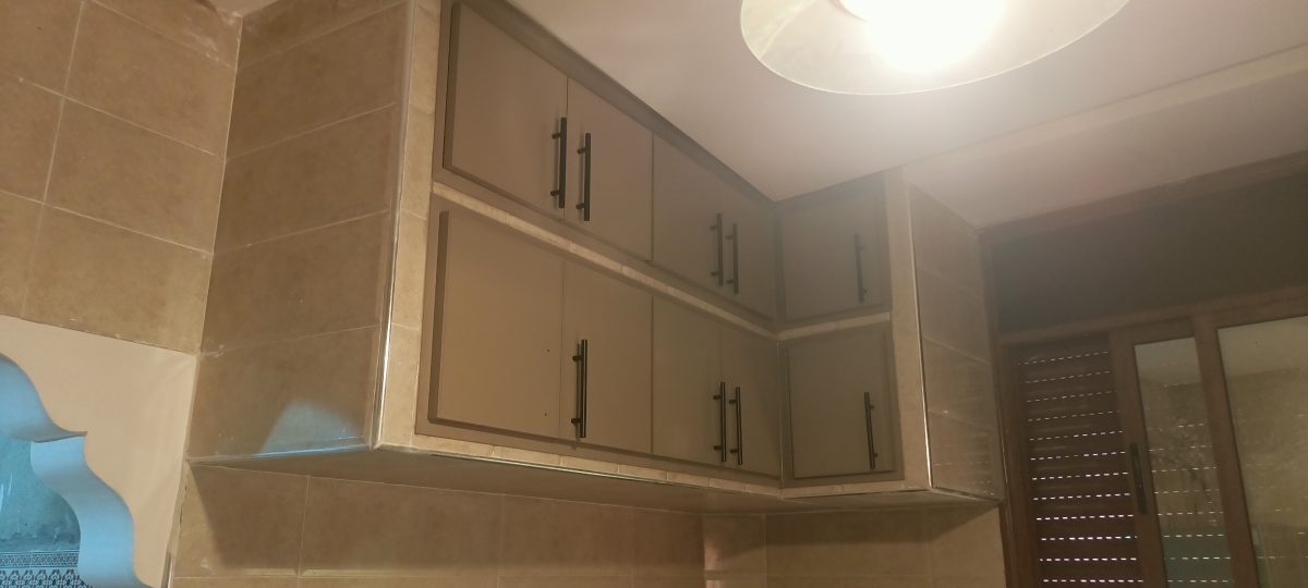 Meubles hauts de cuisine en aluminium