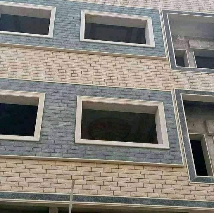 Parement de façade en pierre beige et grise