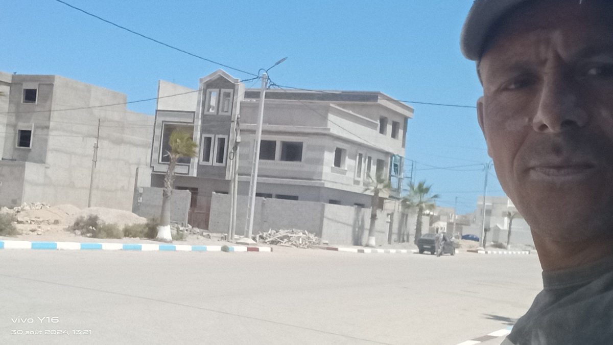 Villa en gros œuvre à habillage en pierre, en cours