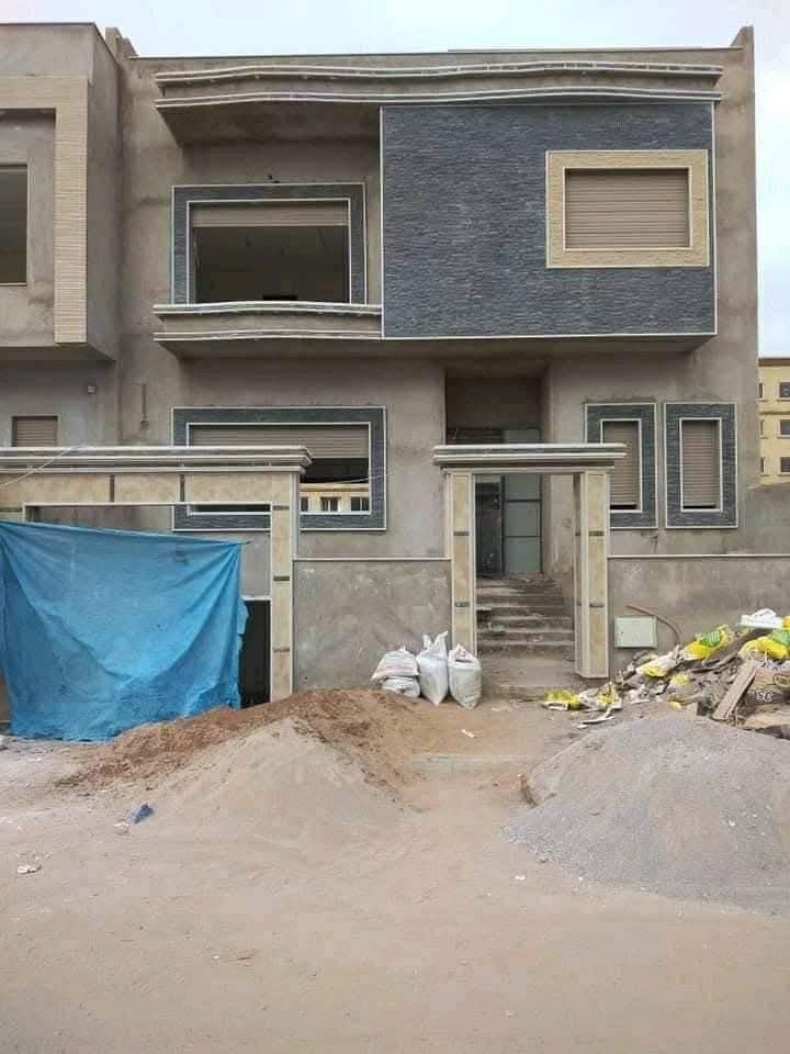 Façade avec parement de pierre