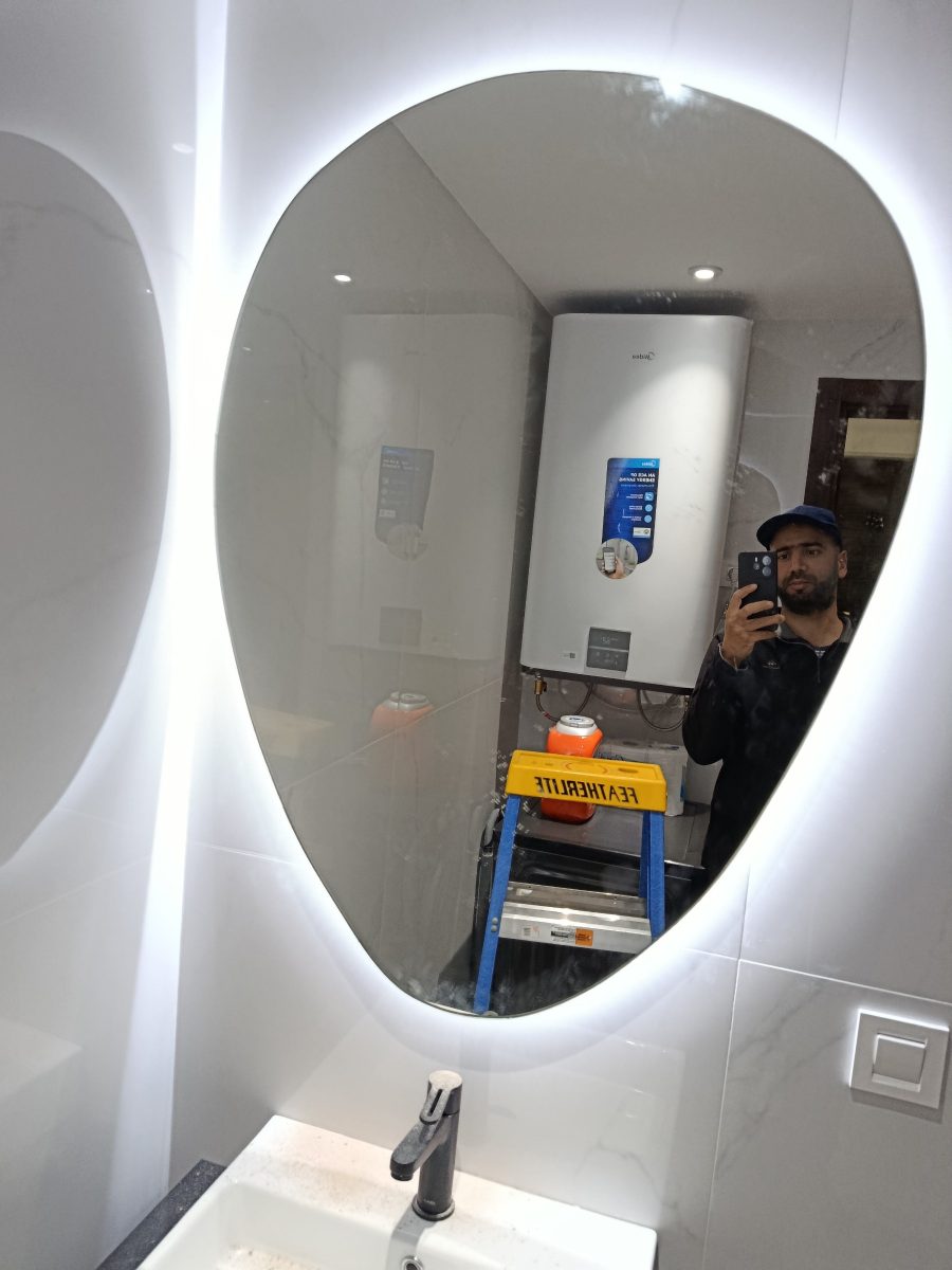 Miroir de salle de bain organique rétro-éclairé LED