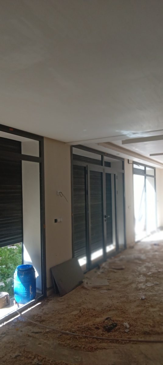 Baies vitrées en aluminium sombre