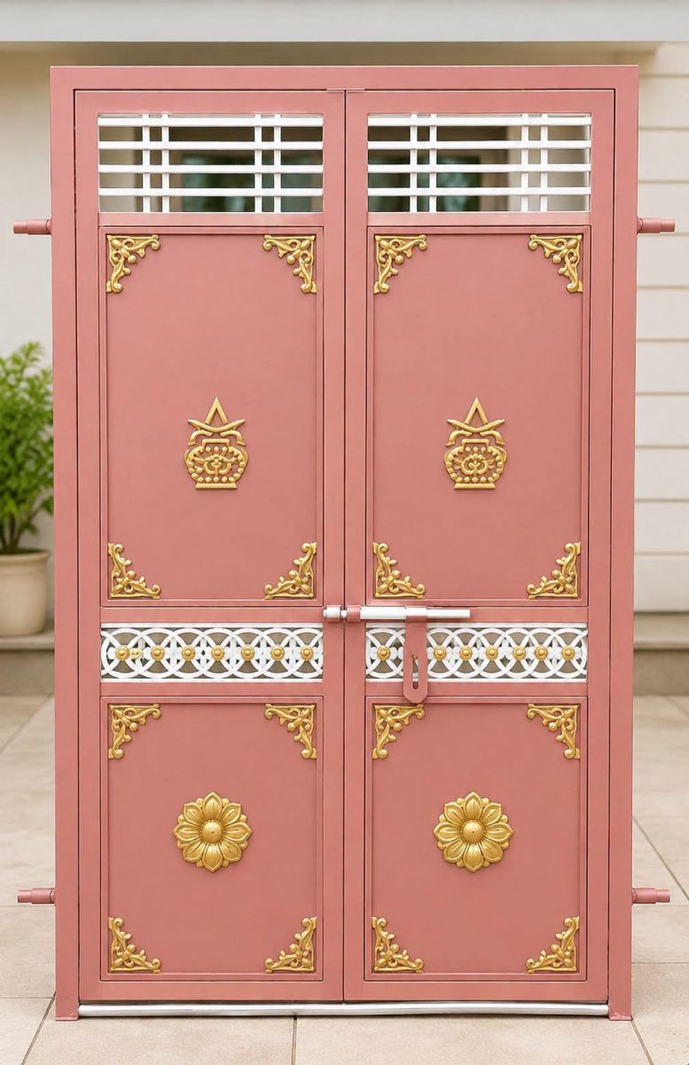 Porte double en acier rose à décor doré et imposte