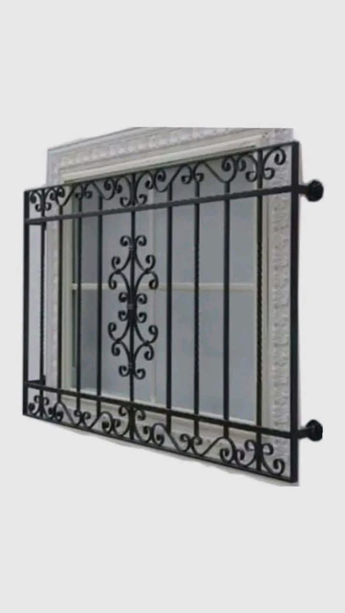 Grille de défense de fenêtre en fer forgé noir à volutes