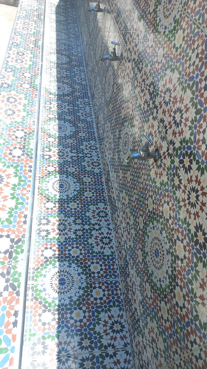 Mur d'ablutions en zellige