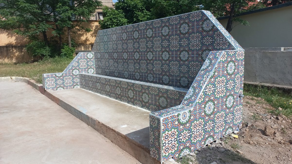 Banquette maçonnée en zellige a Beni Mellal