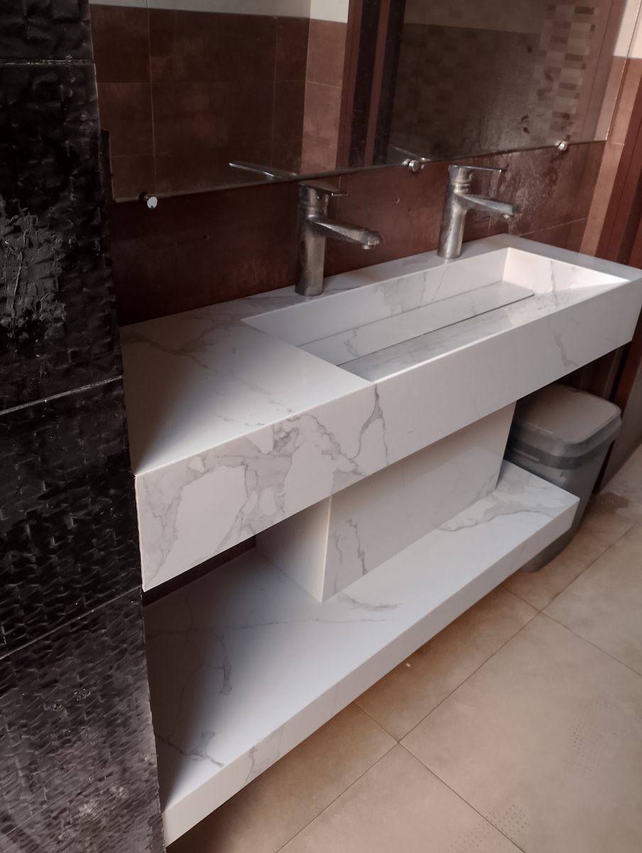Double plan vasque en pierre effet marbre blanc
