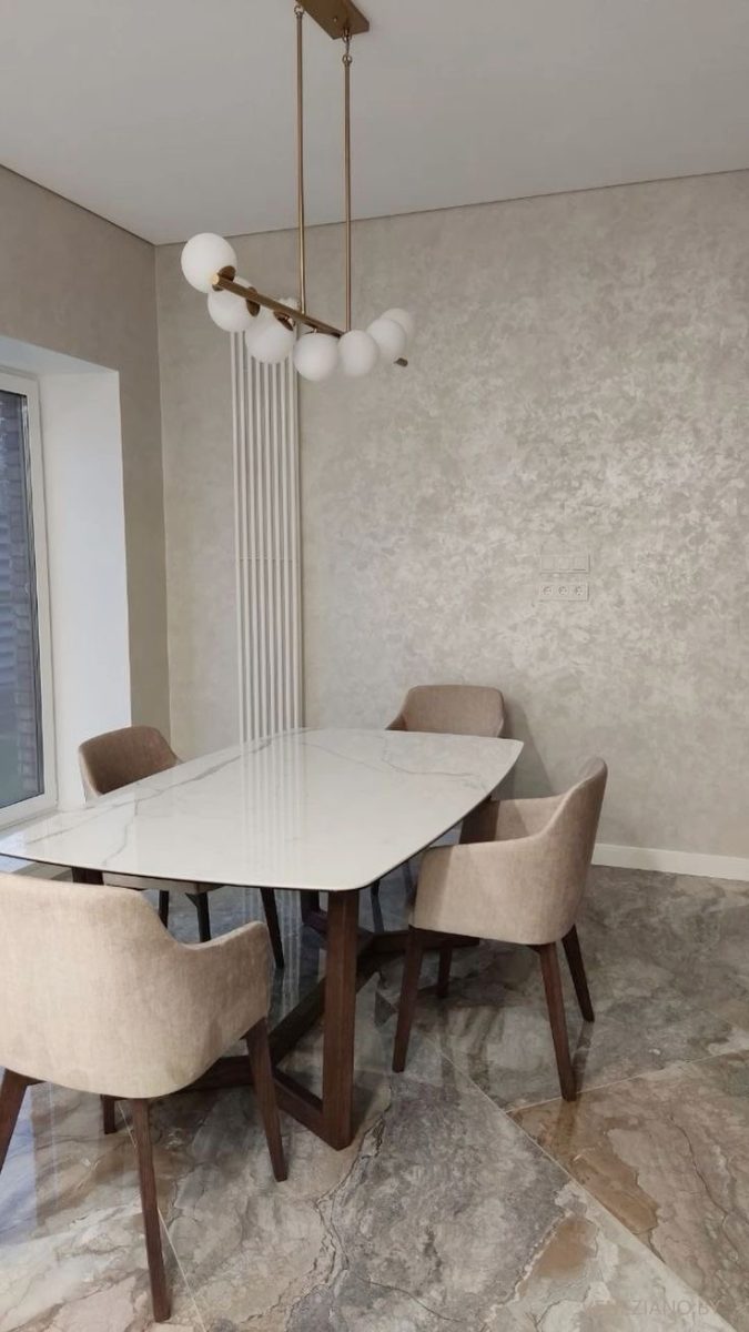 Coin repas à enduit décoratif beige