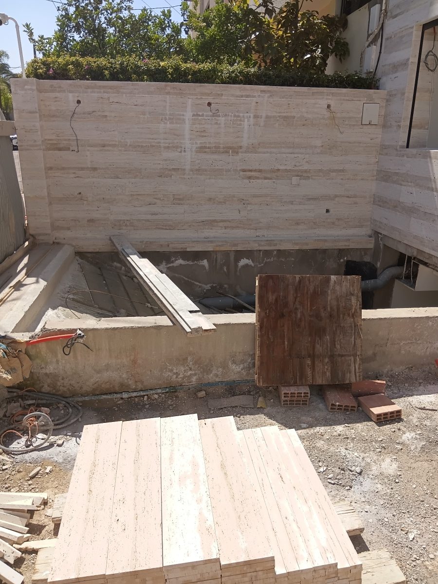 Parement travertin sur chantier