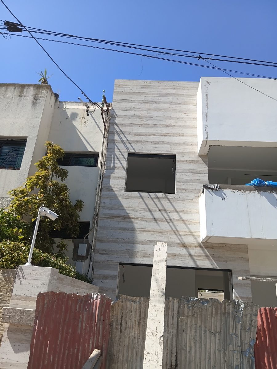 Façade en parement travertin