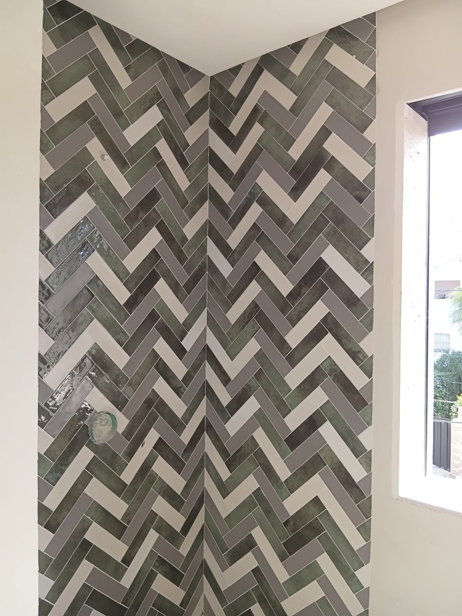 Carrelage chevron d'angle