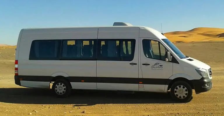 Minibus de transport touristique