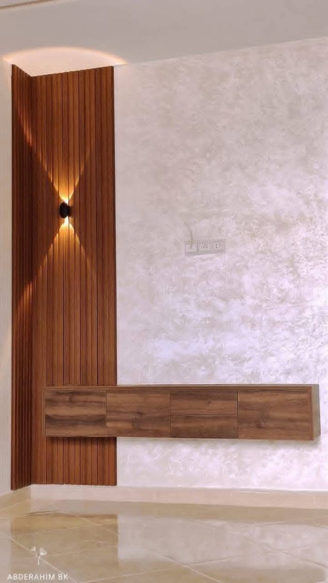 Habillage mural en tasseaux de bois