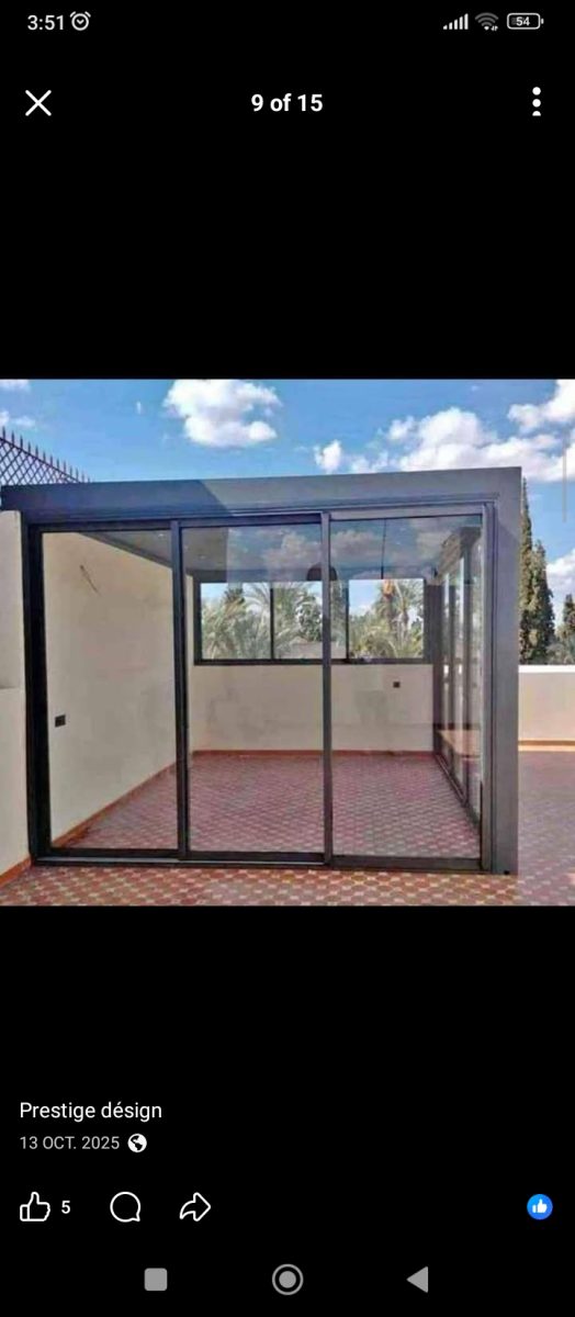 Véranda en aluminium gris sur toiture-terrasse