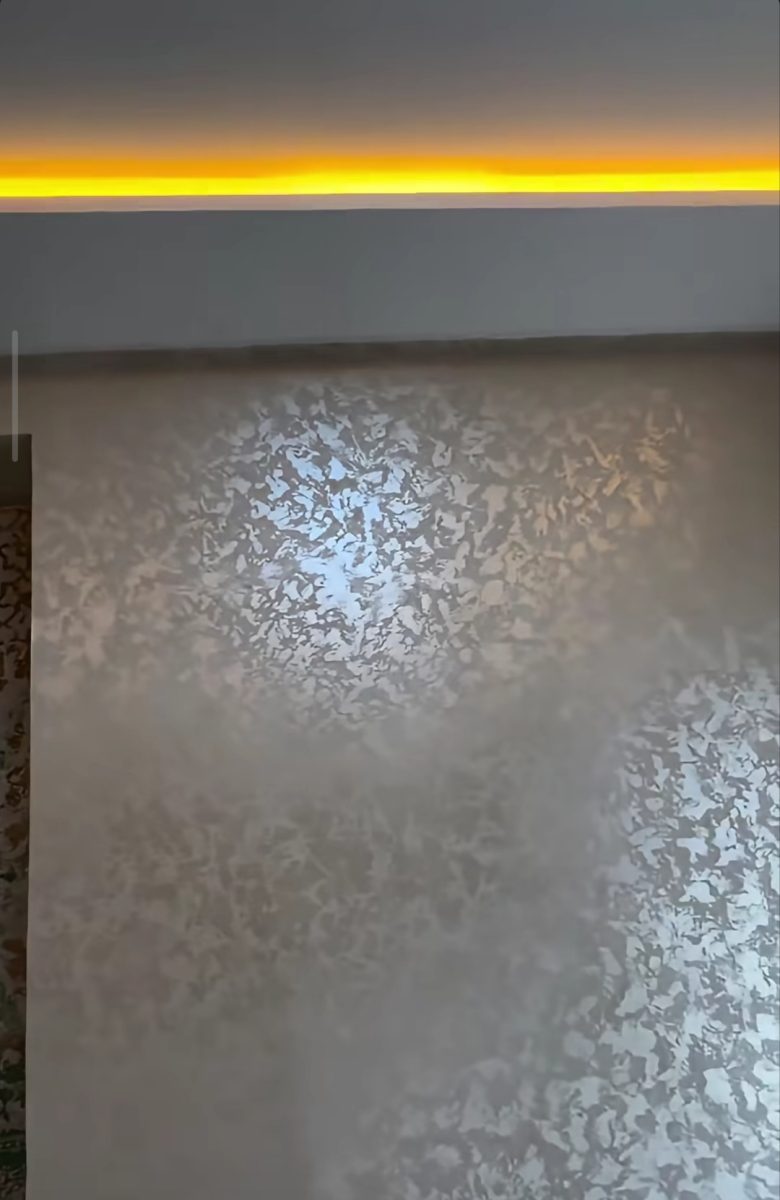 Finition décorative taupe à bandeau LED a Kenitra