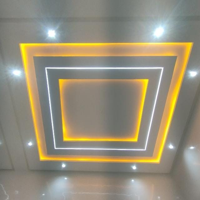 Faux plafond à caissons et lignes LED