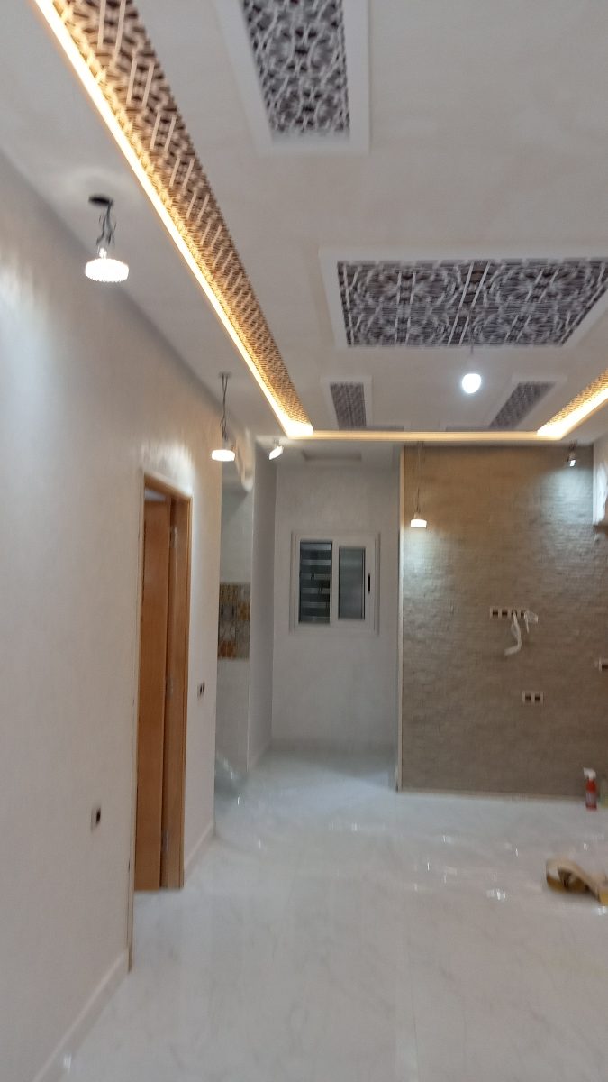 Couloir en tadelakt à plafond ajouré