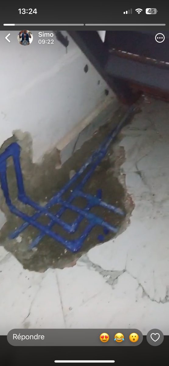 Réseau de plomberie encastré en tubes bleus