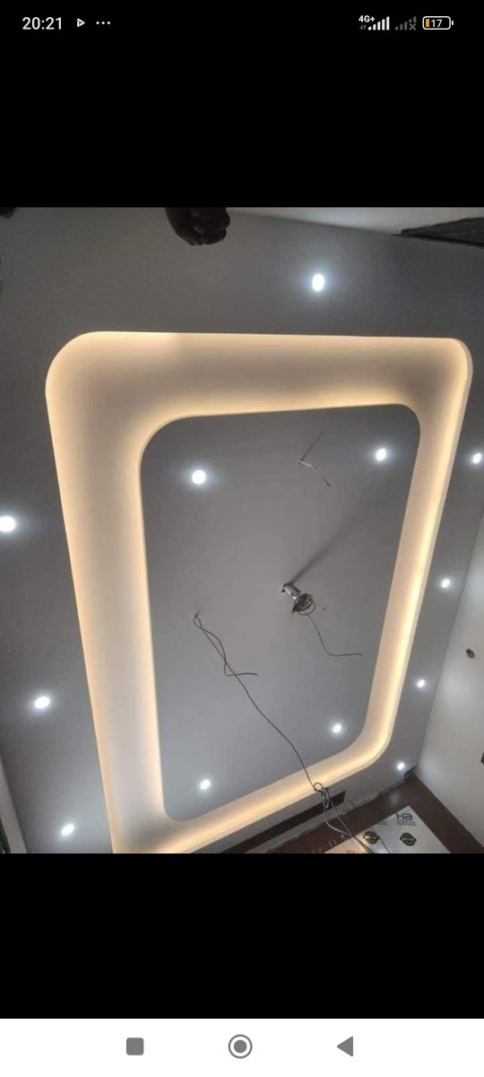 Faux plafond à cadre LED et spots en fibre