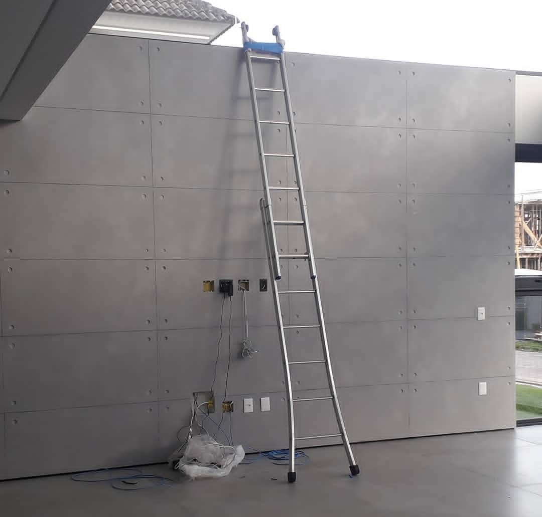 Mur intérieur en panneaux effet béton