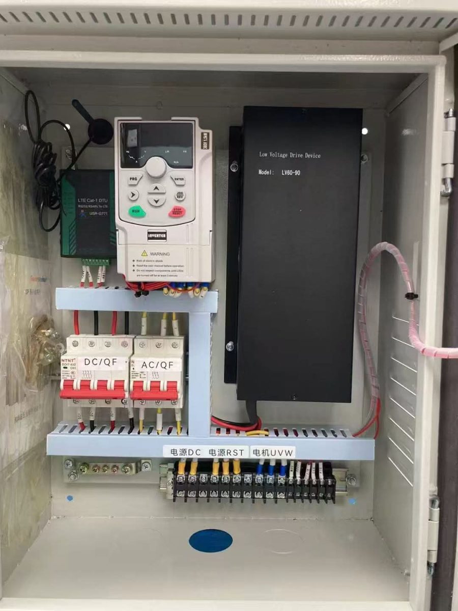 Coffret de commande de pompage solaire à variateur