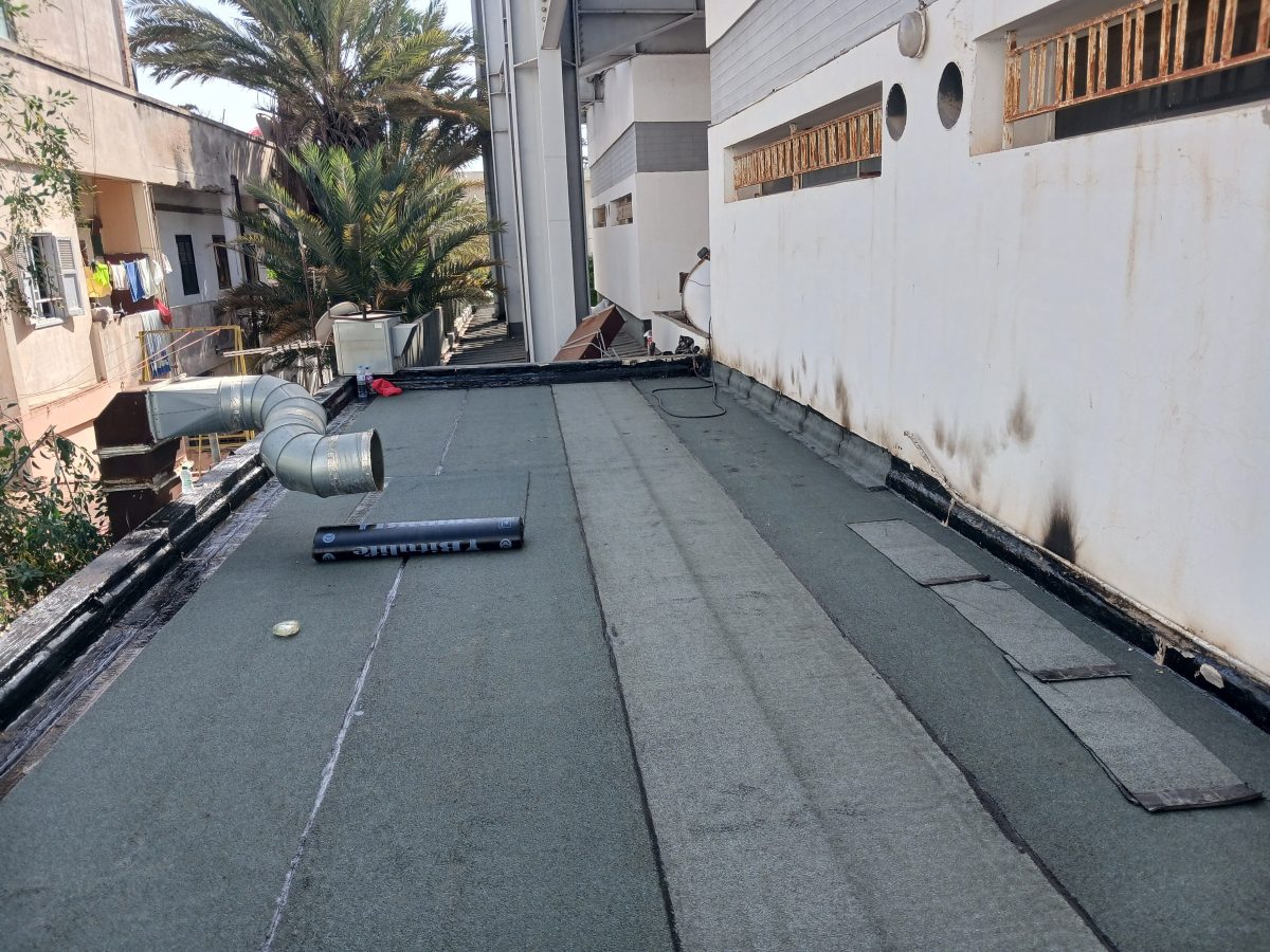 Terrasse recouverte d'une membrane bitumineuse neuve