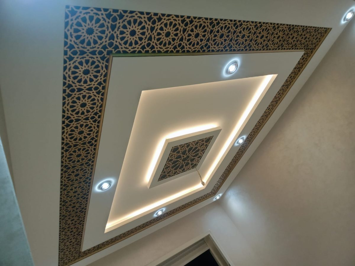 Faux plafond à encadrement en zellige ajouré