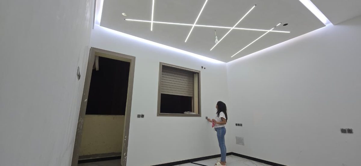 Faux plafond à cadres concentriques rétroéclairés