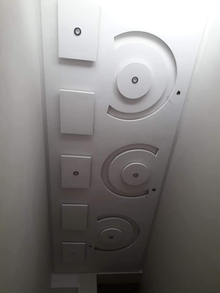 Plafond en plâtre sculpté à cercles concentriques