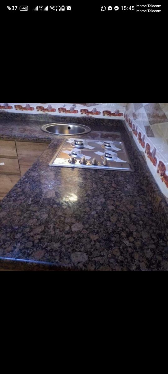 Plan de travail de cuisine en granit brun poli