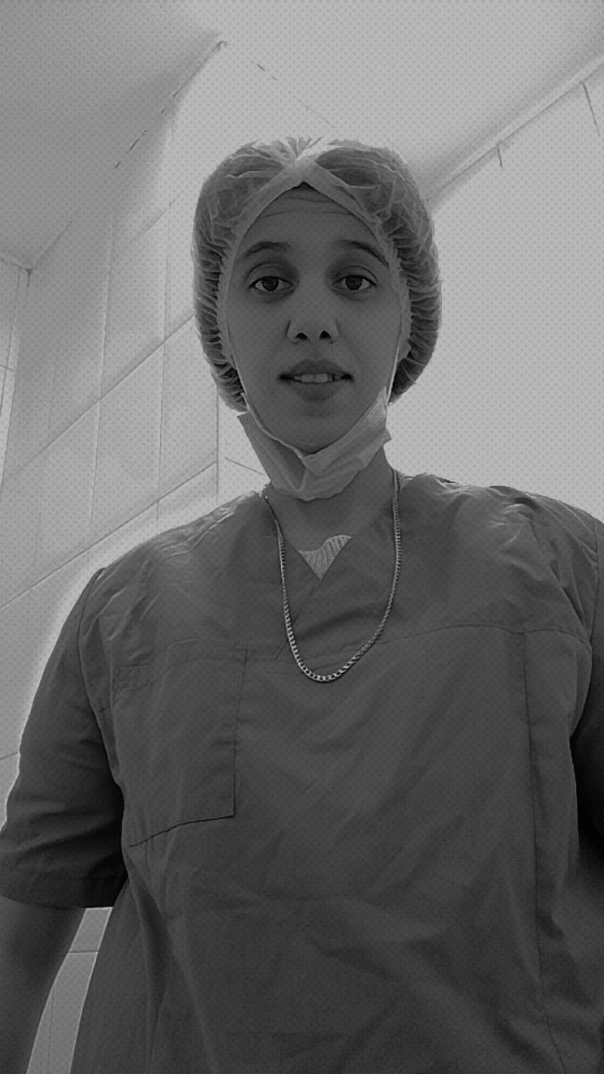 Portrait d'un professionnel de santé en tenue de bloc