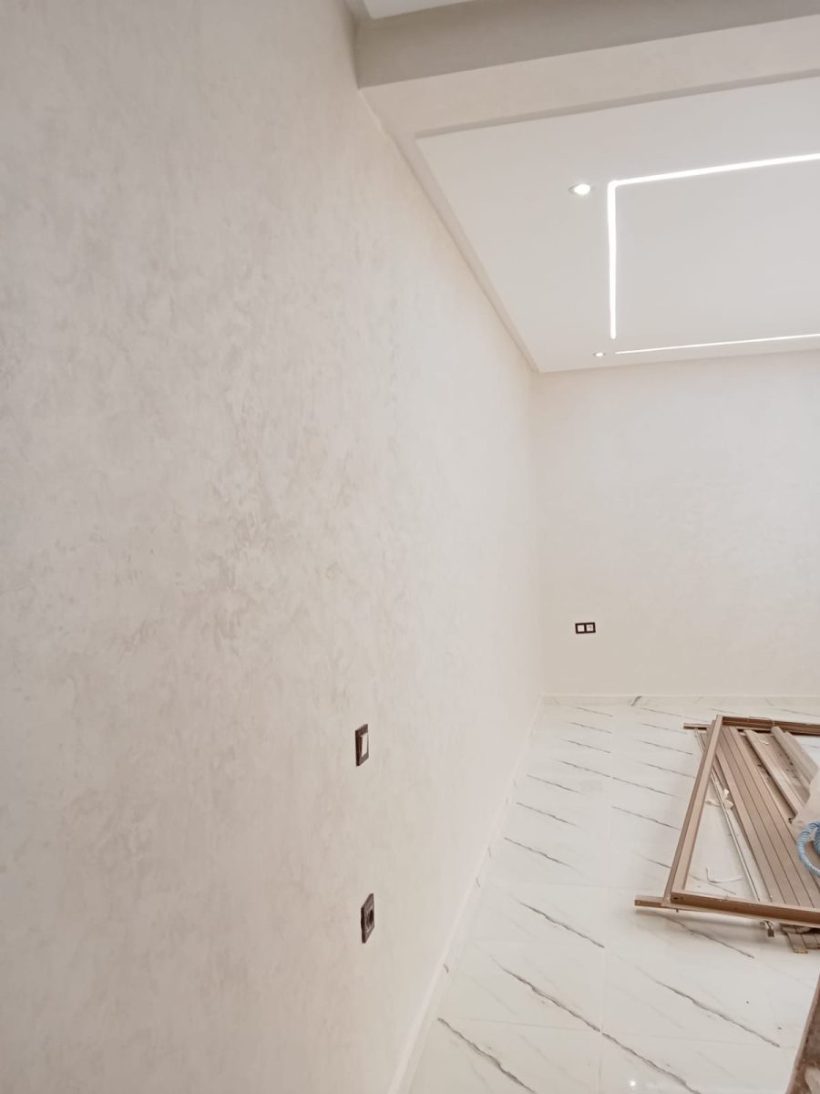 Couloir en enduit décoratif beige nacré