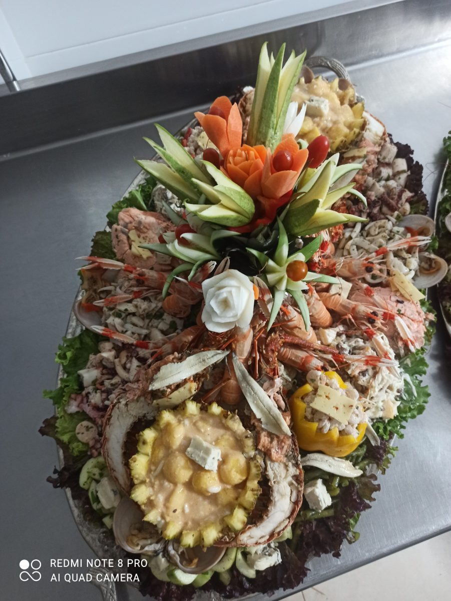 Plateau de fruits de mer au homard et centre sculpté